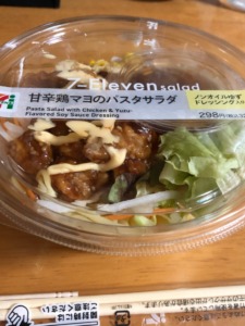 セブンイレブンの甘辛鶏マヨパスタサラダ