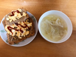 りんご食パン スクランブルエッグ 玉ねぎスープ